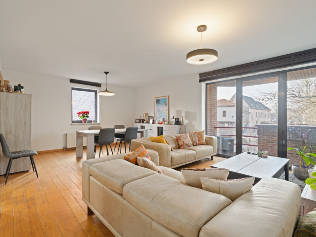 Dorpsplein - 3 - 3 - 1830