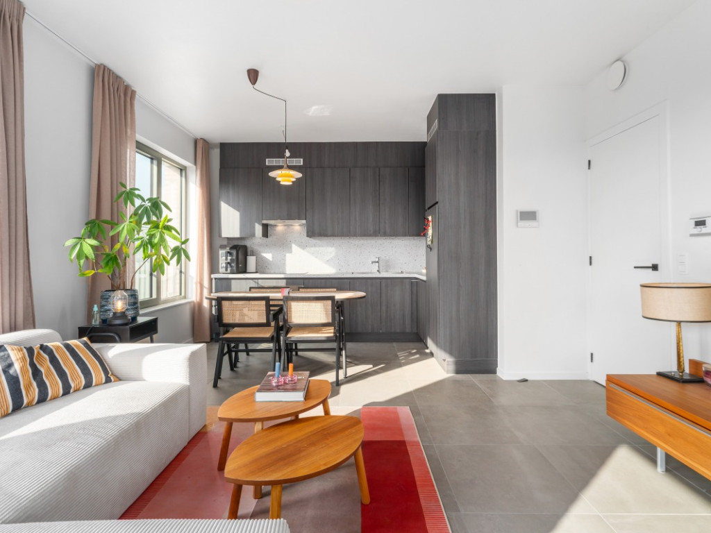 Leo J. Krynlaan - 27 - 202 - 2050