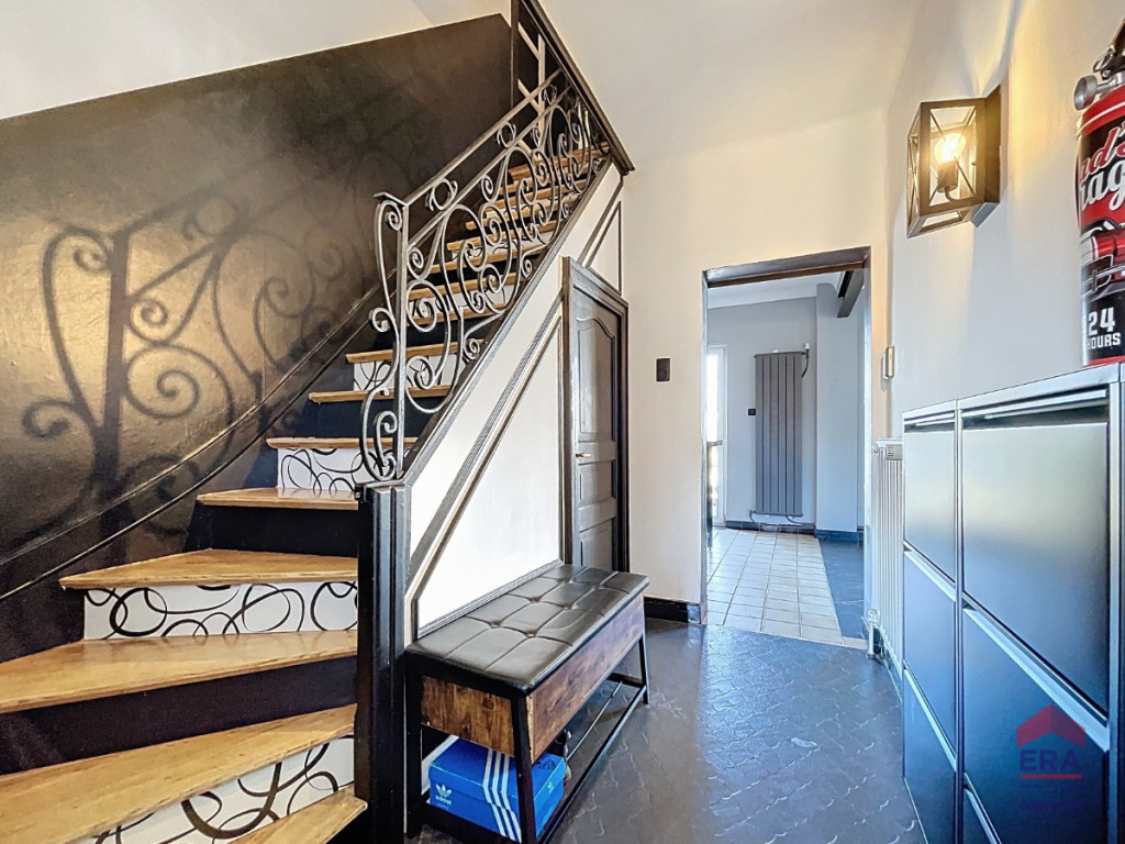 Place Félix Moinil - 269 - - 5300