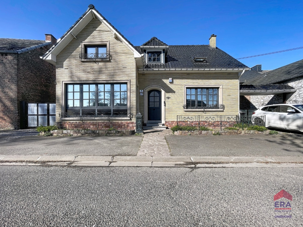 Place Félix Moinil - 269 - - 5300