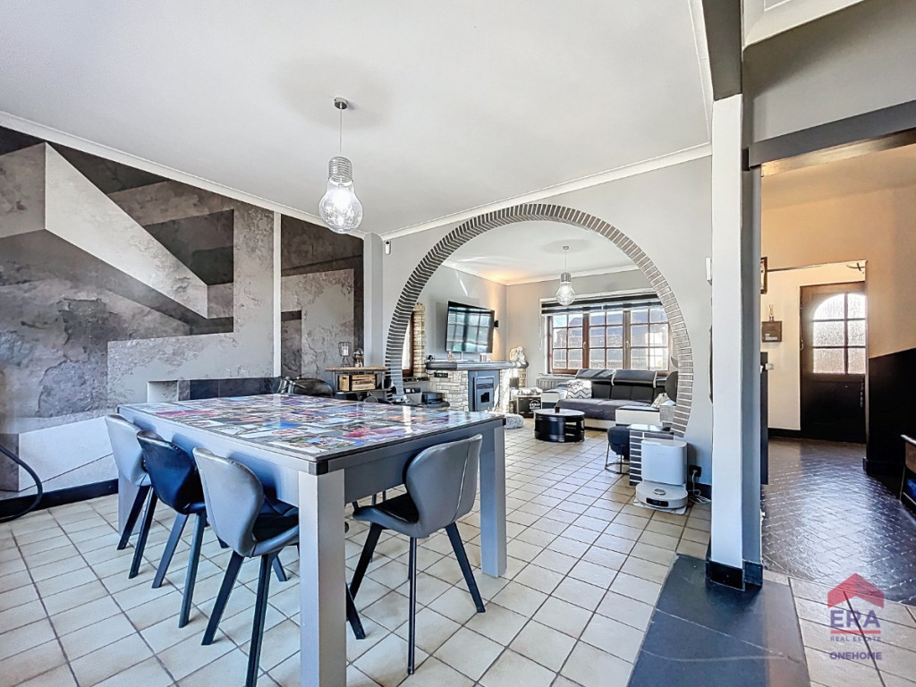 Place Félix Moinil - 269 - - 5300