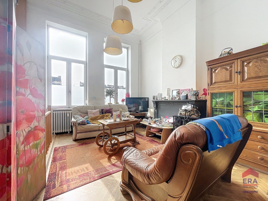 Place des Tilleuls - 49 - REZ AVANT - 5300