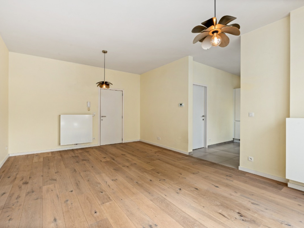 Dries - 13 - Bus 001 - 9170