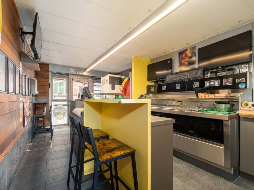 Lessensestraat - 67 - - 9500