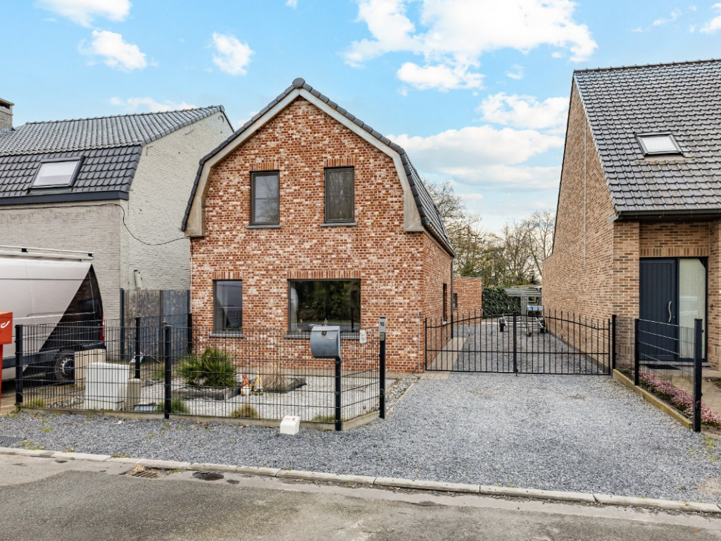 Stationsstraat - 18 - - 9961