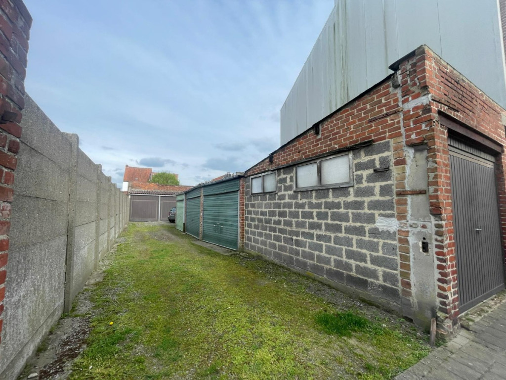 Dynastiestraat - 24+ - GARAGES - 8930