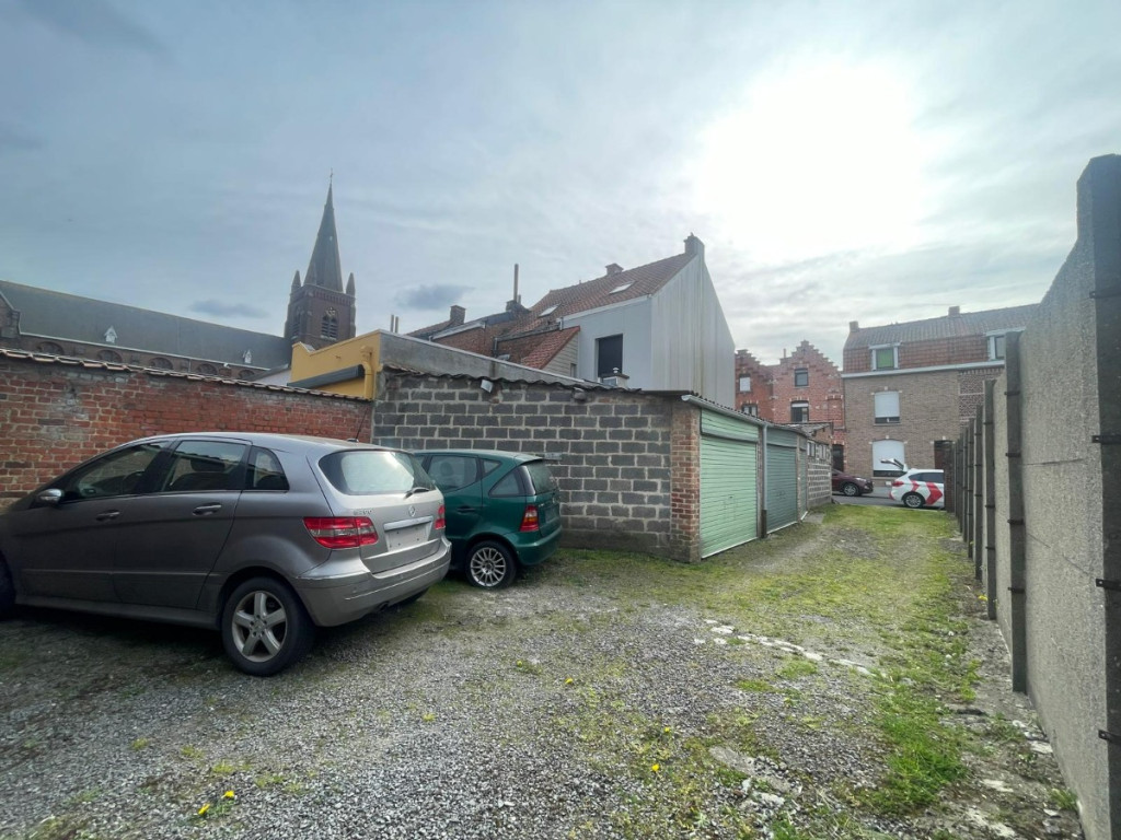 Dynastiestraat - 24+ - GARAGES - 8930