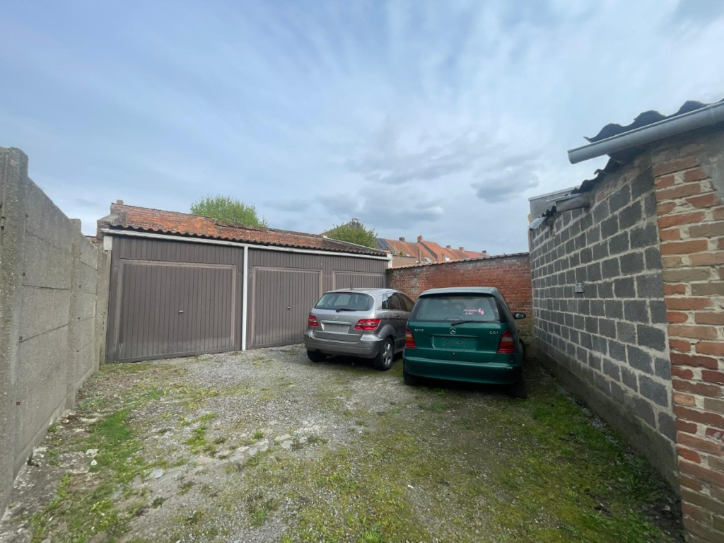 Dynastiestraat - 24+ - GARAGES - 8930