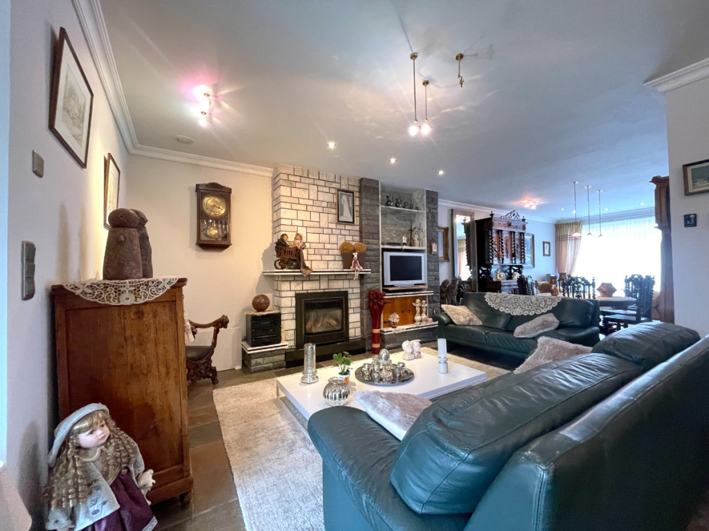 Dorpsplein - 15 - - 8851