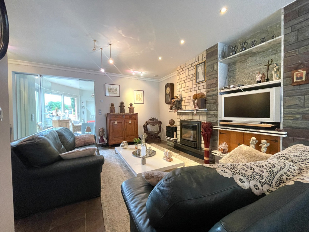 Dorpsplein - 15 - - 8851