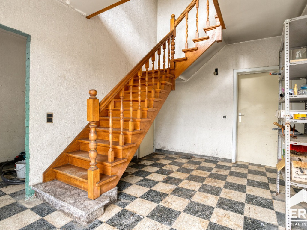 Hoge Lane - 31 - - 8200