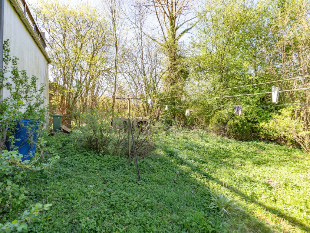 Place de la Goutelle - 231 - - 5550