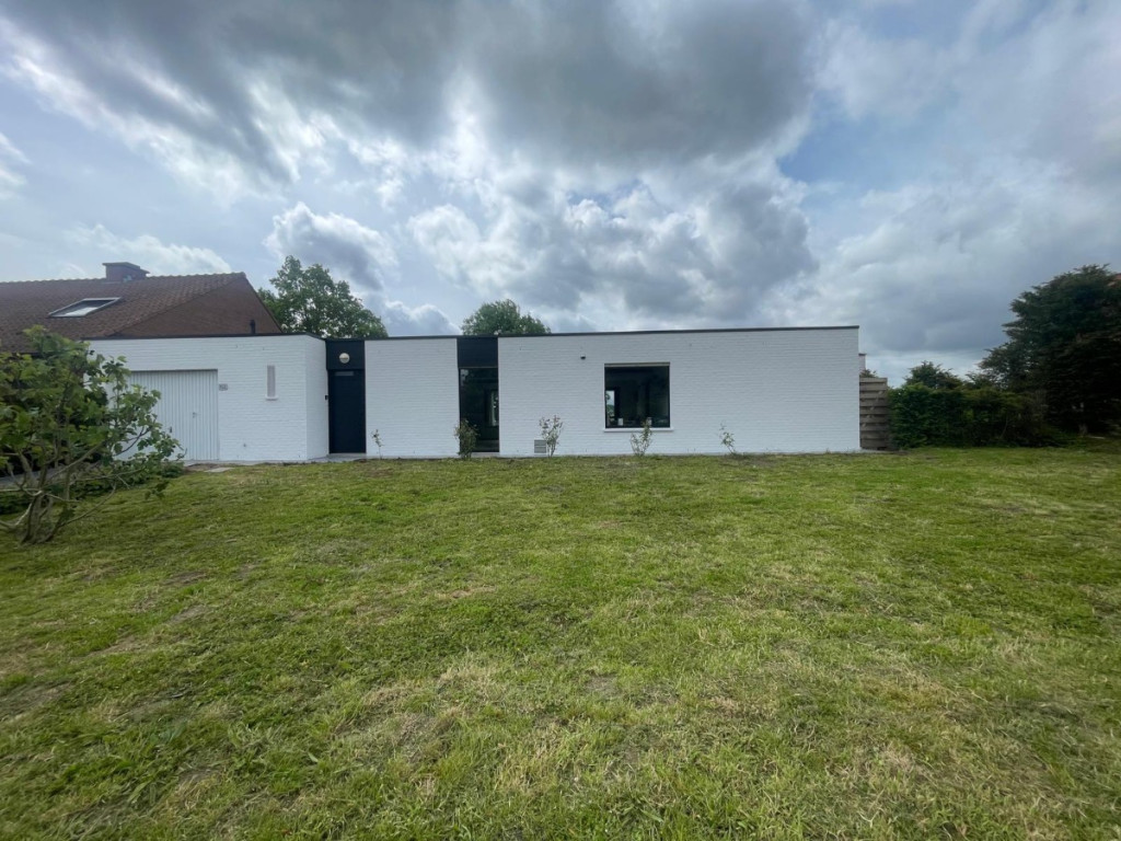 Millesteenstraat - 102 - - 8890