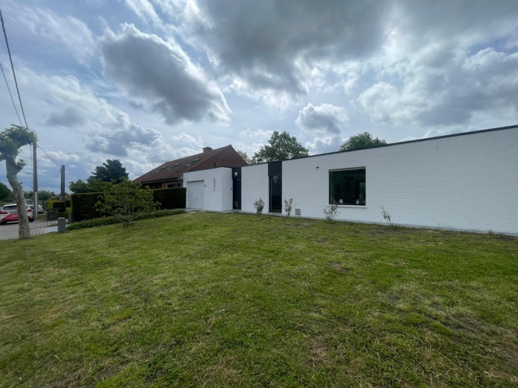 Millesteenstraat - 102 - - 8890