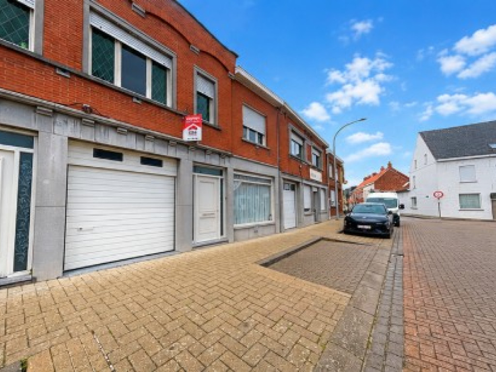 Dorpsplein - 15 - - 8851