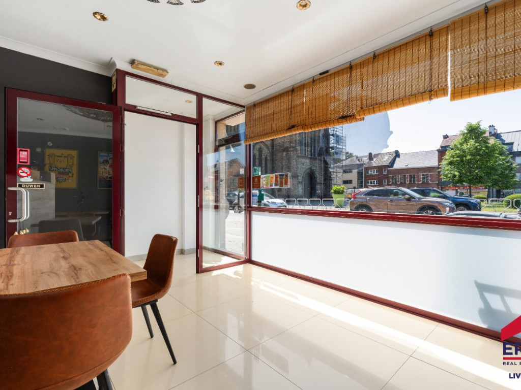 Onze Lieve Vrouwplein - 8 - - 9300
