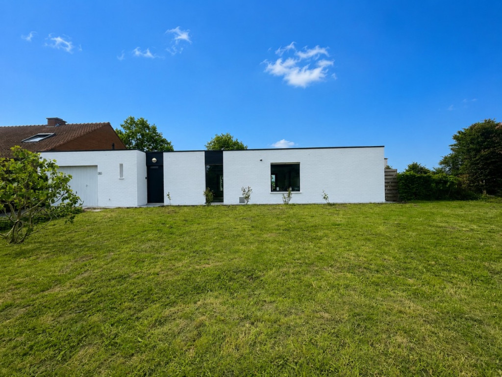 Millesteenstraat - 102 - - 8890