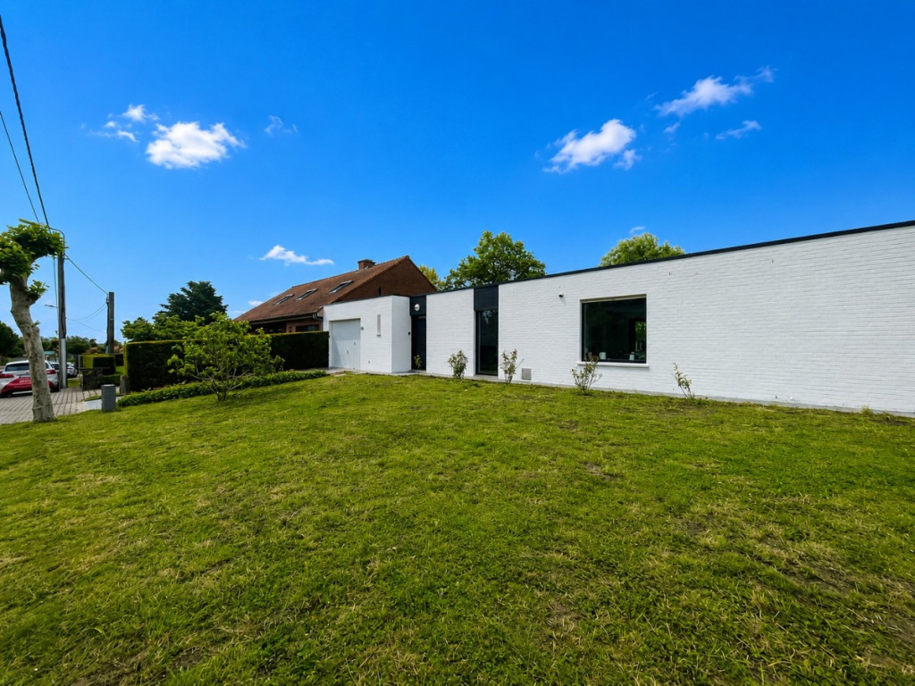 Millesteenstraat - 102 - - 8890