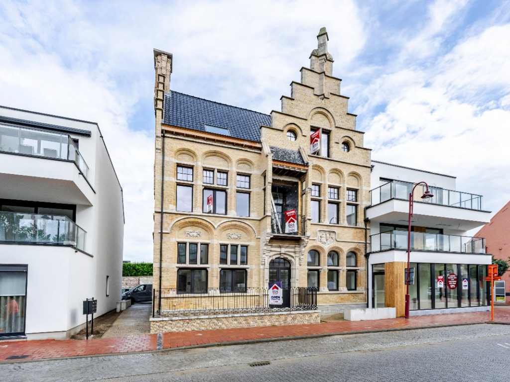 Marktstraat - 22 - - 8810