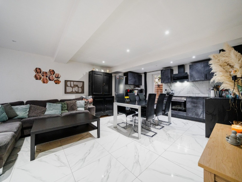 Rue Haut Vinâve - 88 - - 4820