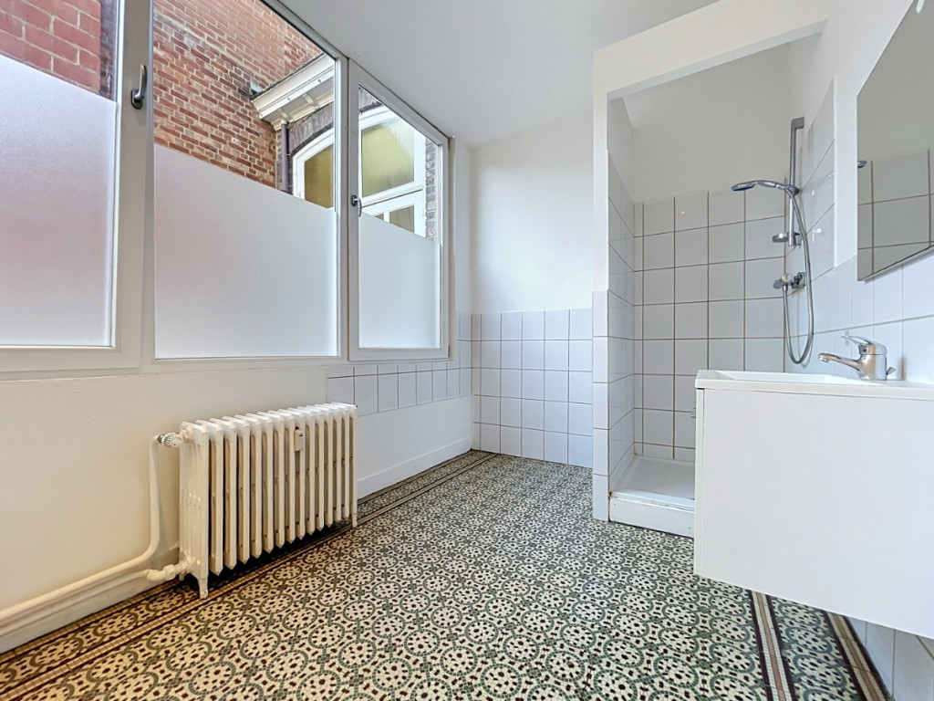 Place des Tilleuls - 49 - REZ LOT 2 - 5300
