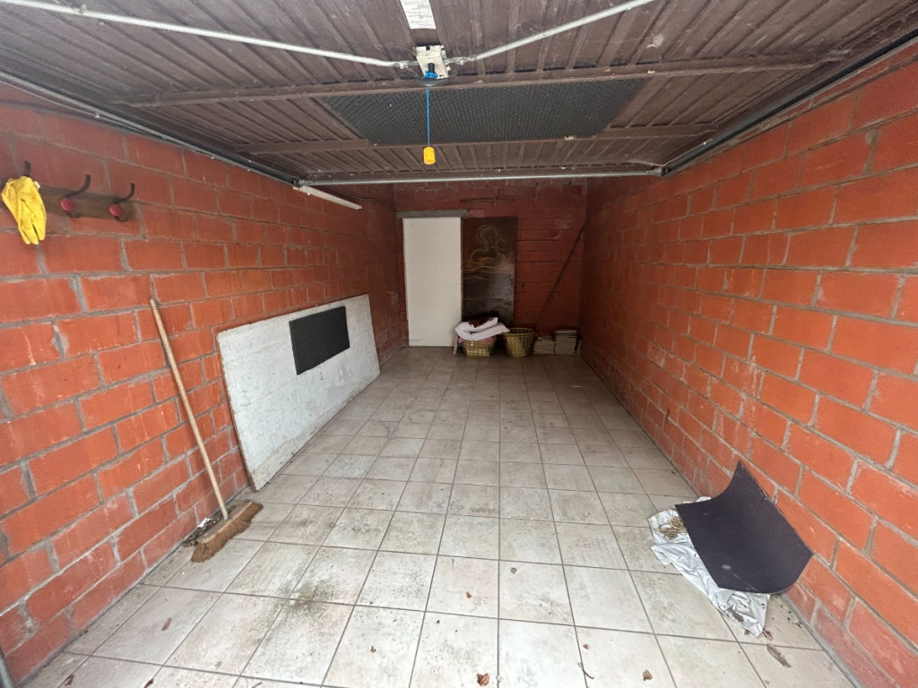 Roodbaardstraat - 1 - garage - 8560