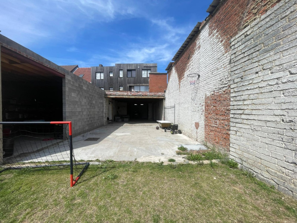 Priester Coulonstraat - 8x - - 8930
