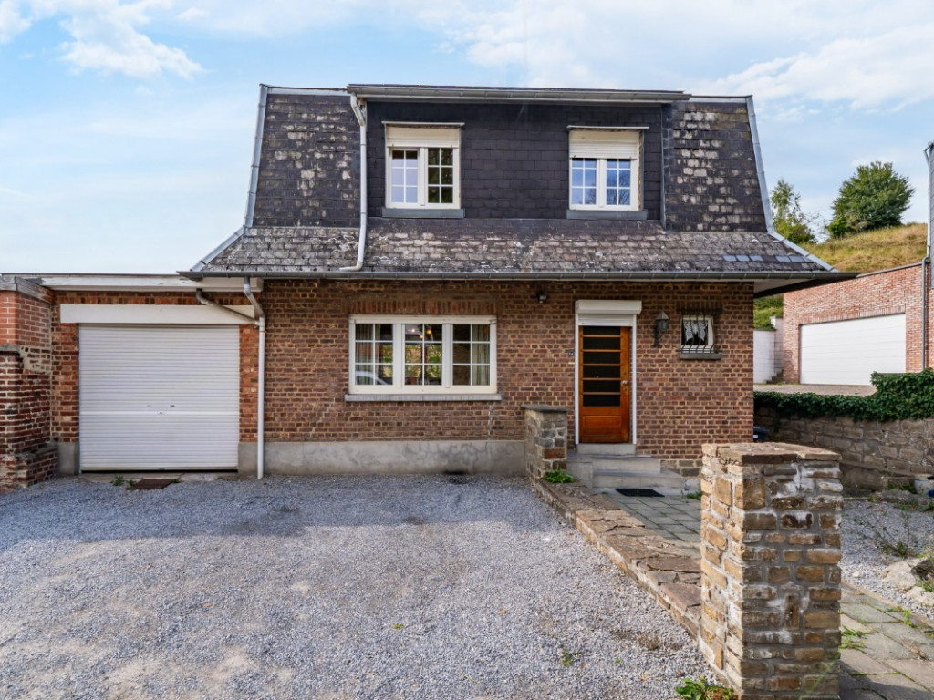 Rue Tapeu - 24 - - 4820