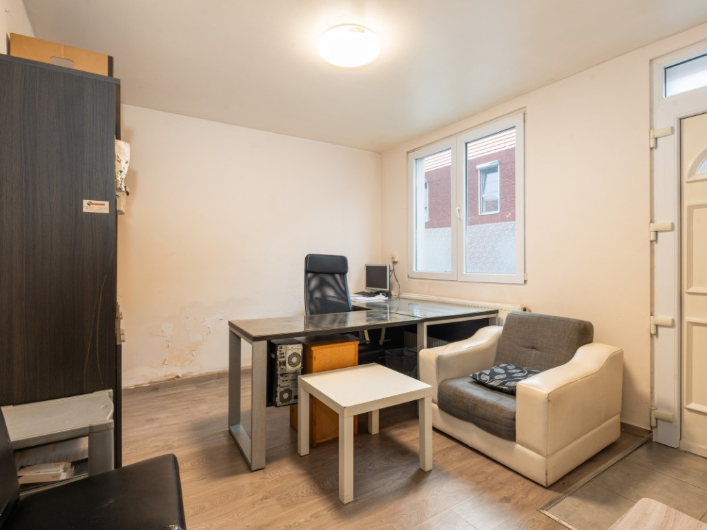 OPBRENGSTEIGENDOM Loystraat + Verbindingsstraat - 88 + 2-2A - - 9220