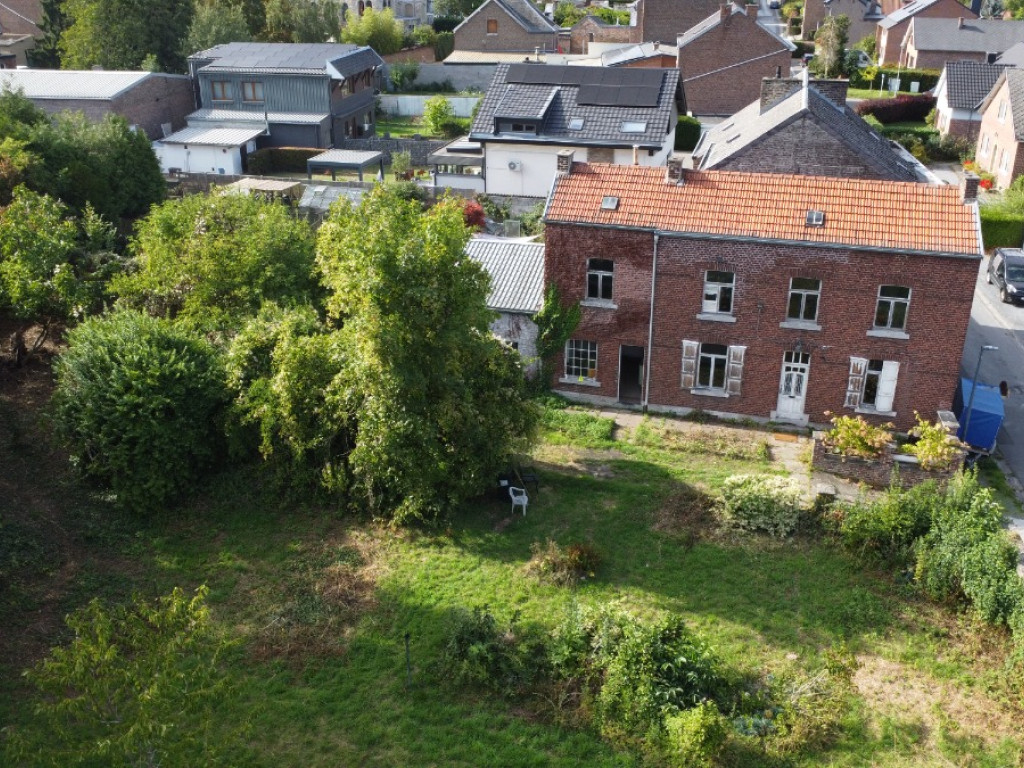 Rue Nicolas Jadot - 38 - - 4500