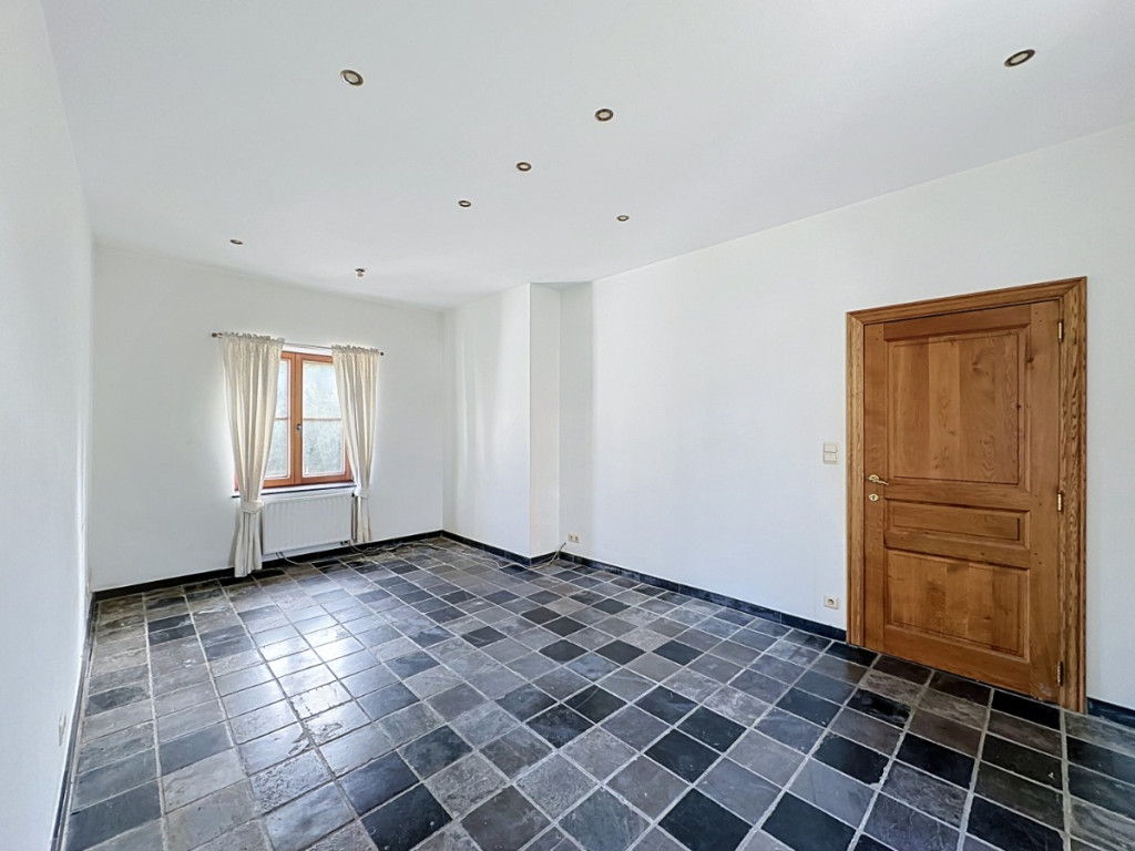 Rue Nicolas Jadot - 24 - - 4500