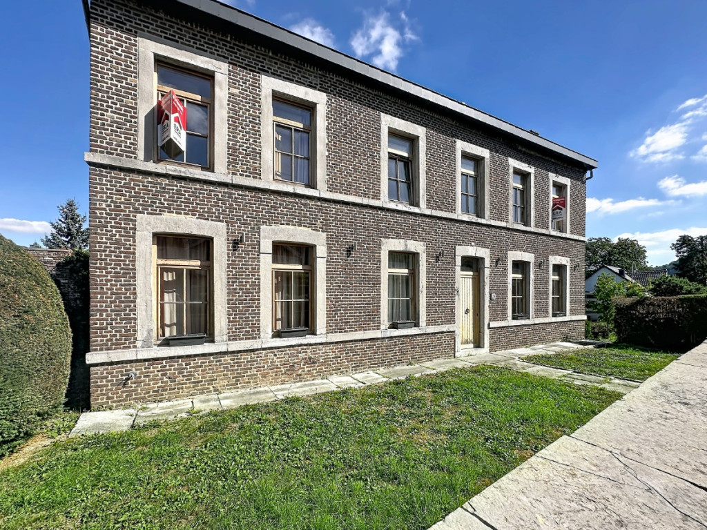 Rue Nicolas Jadot - 24 - - 4500