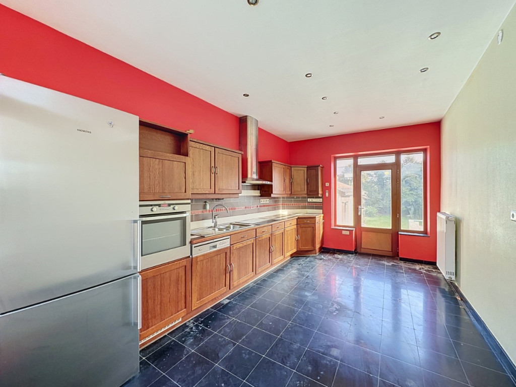 Rue Nicolas Jadot - 24 - - 4500