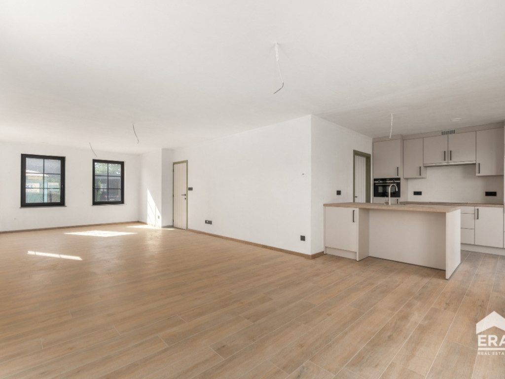 Mgr. Paredisstraat - 17 - - 3960