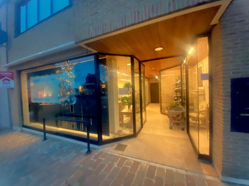 Marktplaats - 16A - - 8890