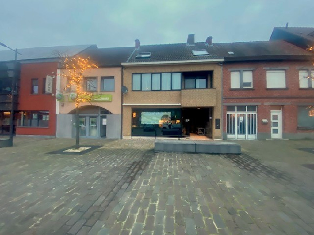 Marktplaats - 16A - - 8890