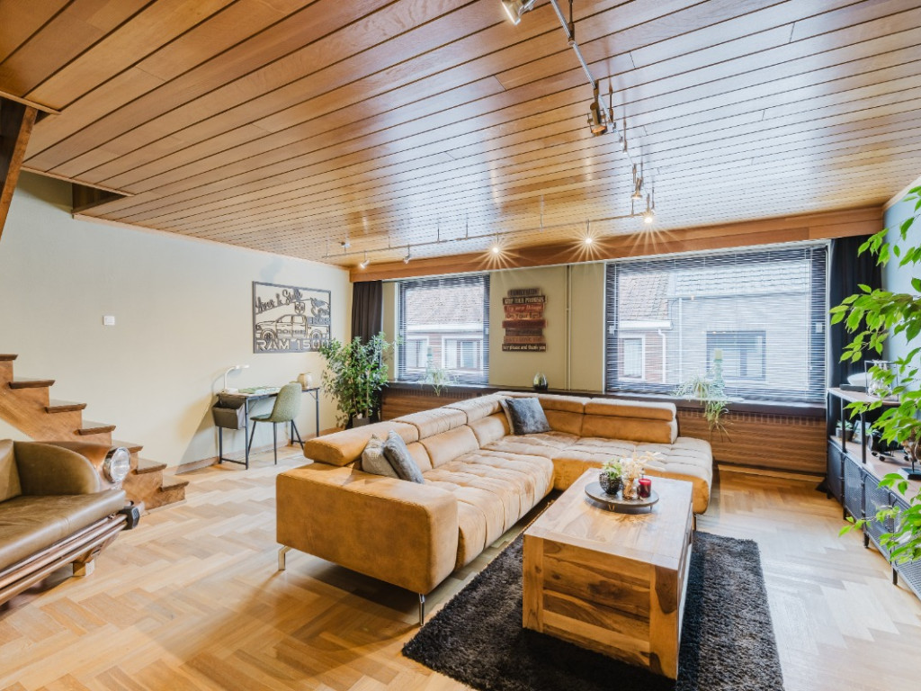 Hoogstraat - 73 - - 9960