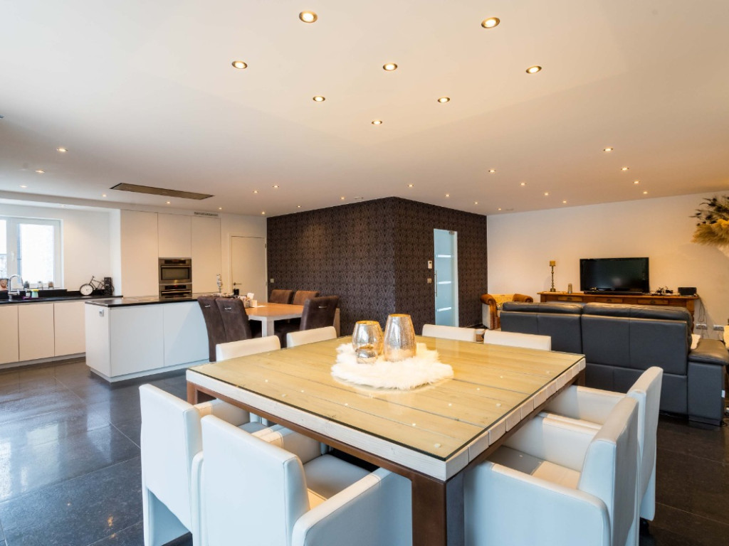 Onze-Lieve-Vrouwestraat - 69 - - 8770