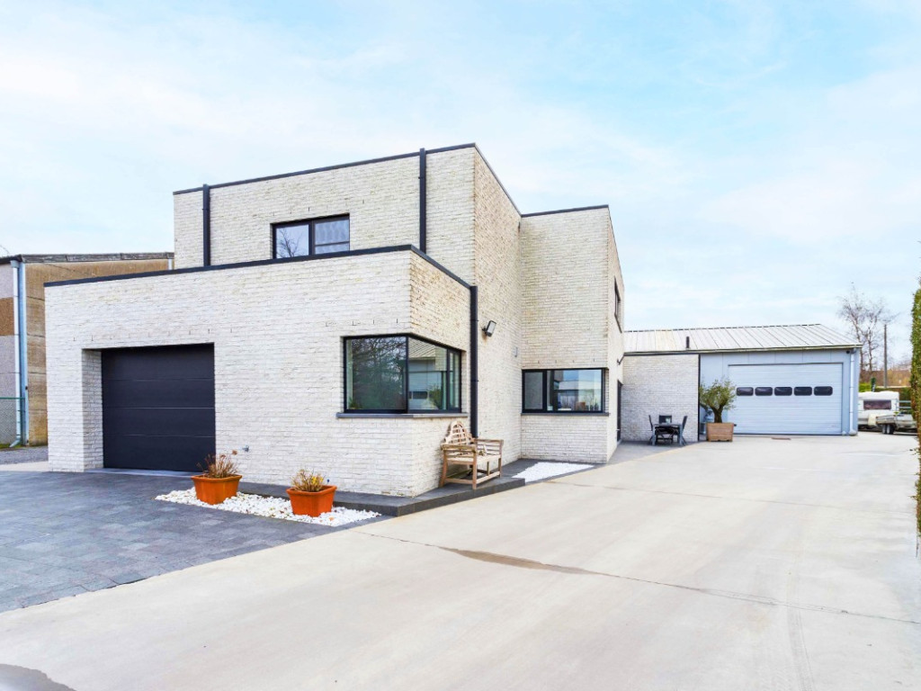 Onze-Lieve-Vrouwestraat - 69 - - 8770