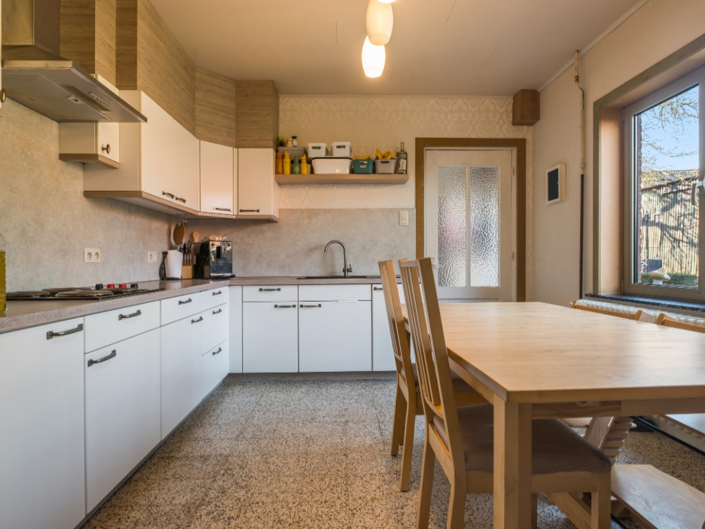 Pastoor De Bruynestraat - 37 - - 9220