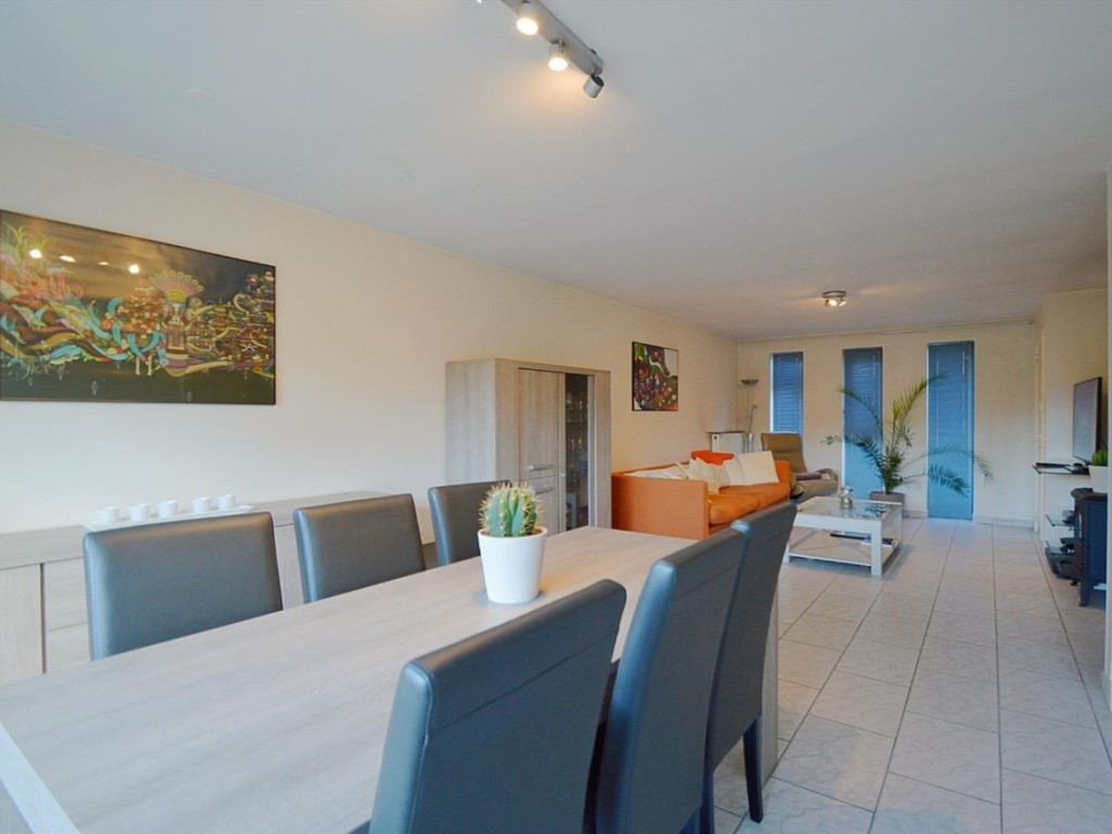 James Wealestraat - 19 - - 8000
