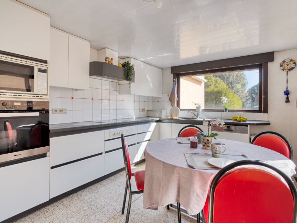 Statiestraat - 81 - - 9870