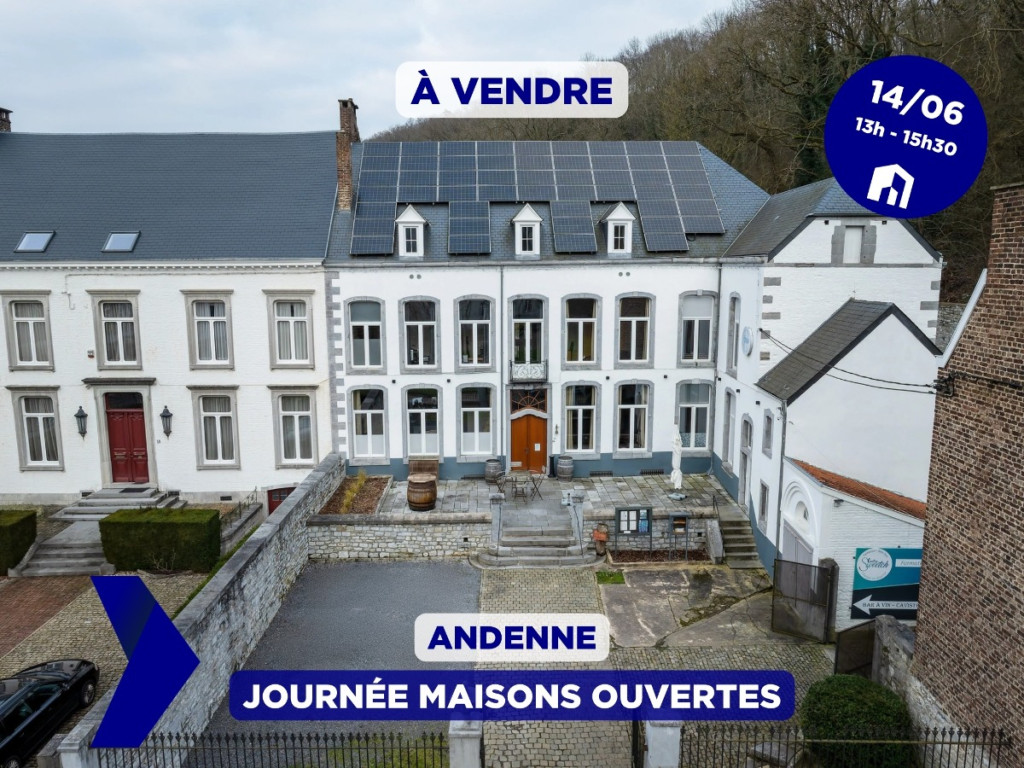 Place du Chapitre - 19 - - 5300