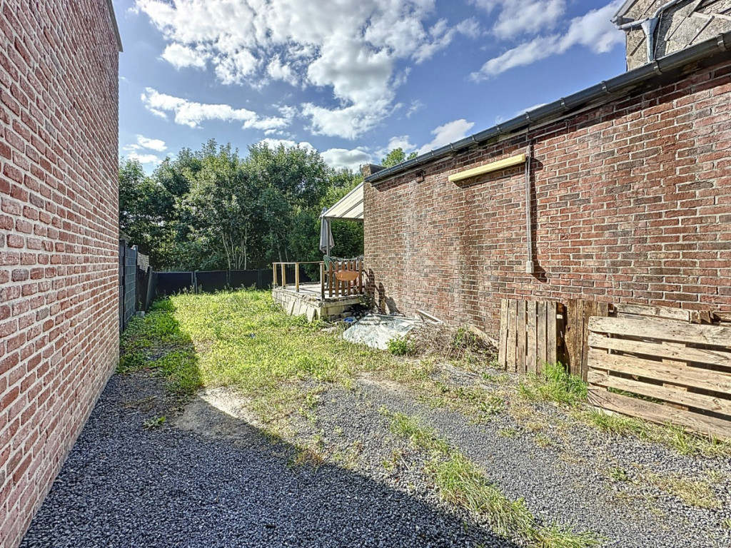 Rue Jules Cousin - 79 - - 7080