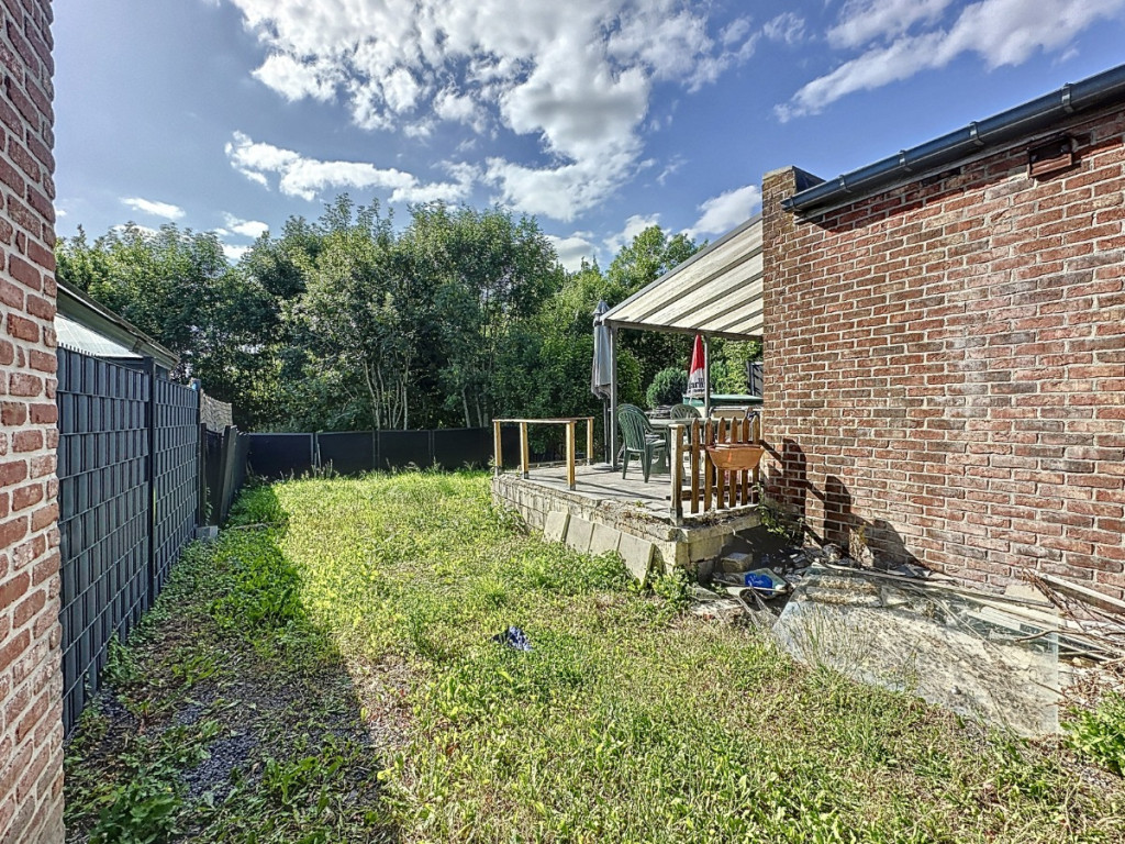 Rue Jules Cousin - 79 - - 7080