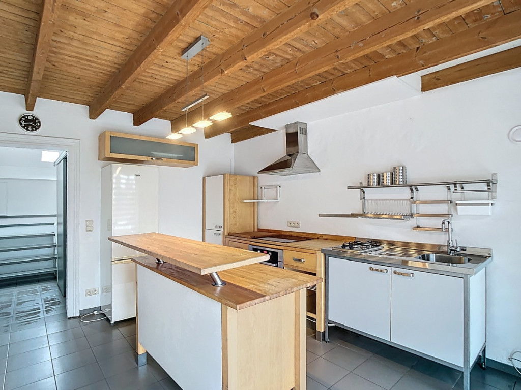rue du Faubourg - 12A - - 6856