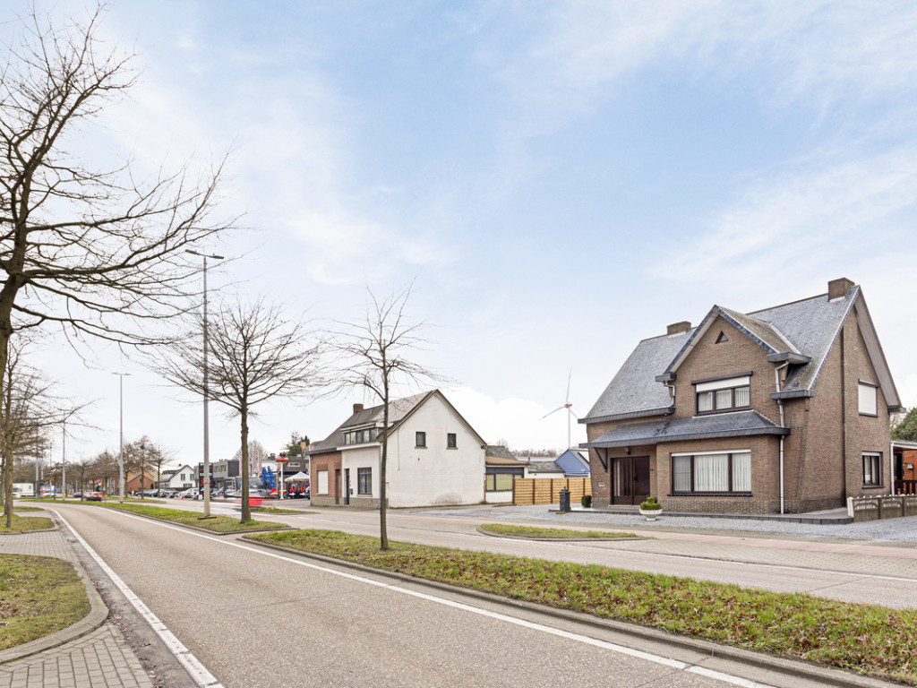 Staatsbaan - 8 - - 3945