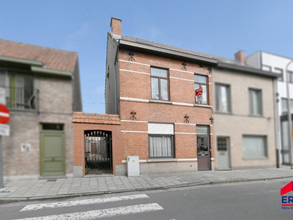 Pastoor De Nevestraat - 55 - - 9900