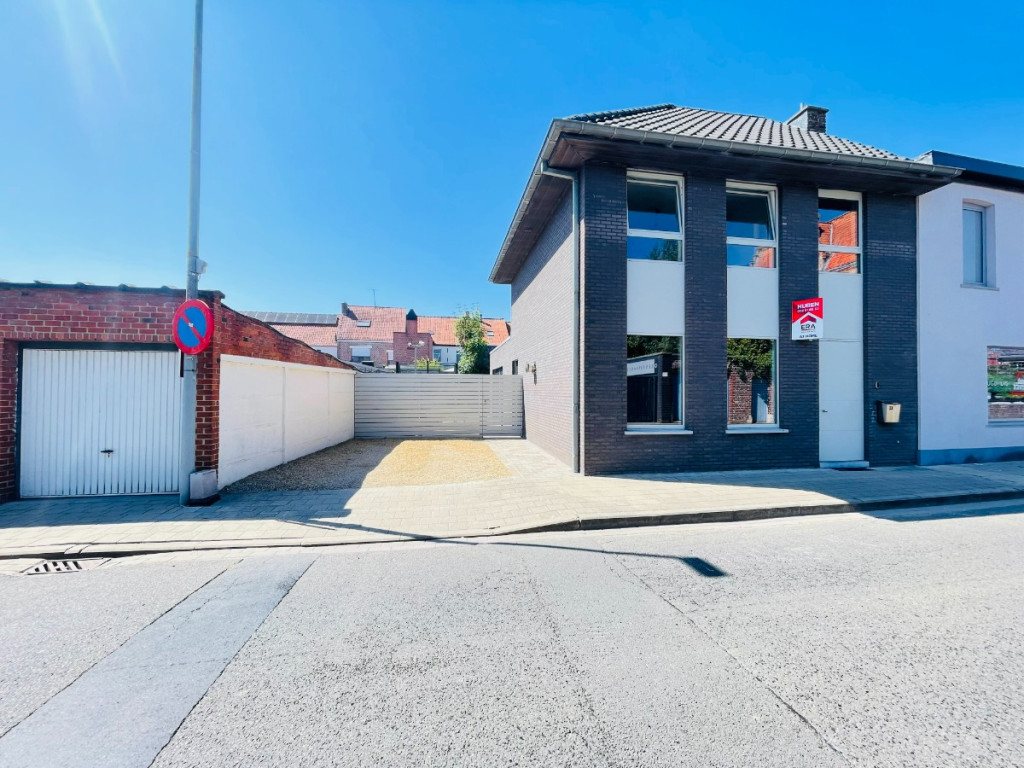 Menenstraat - 11 - - 8880
