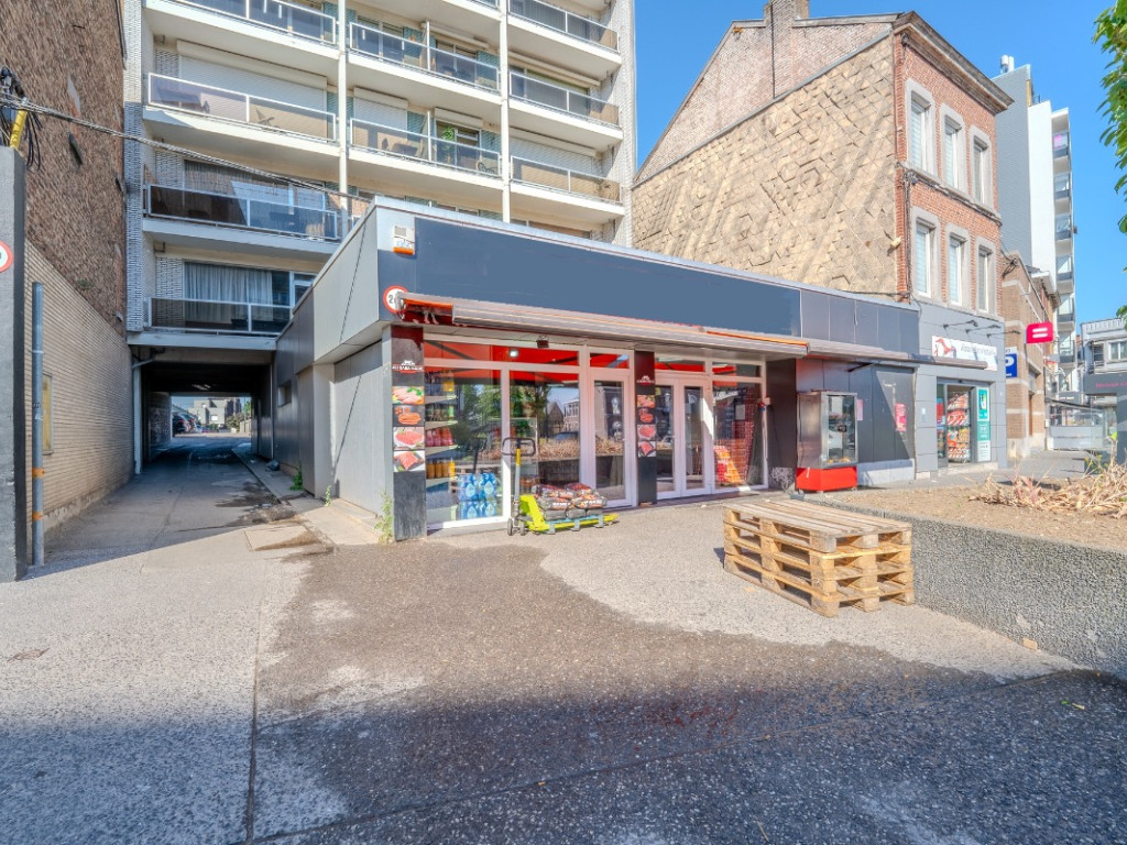 Place Jean Jaurès - 33 - - 4040